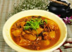 口蘑土豆炖海鲜的做法